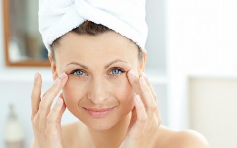 皮肤皱纹多怎么保养，改善生活习惯拒绝皱纹