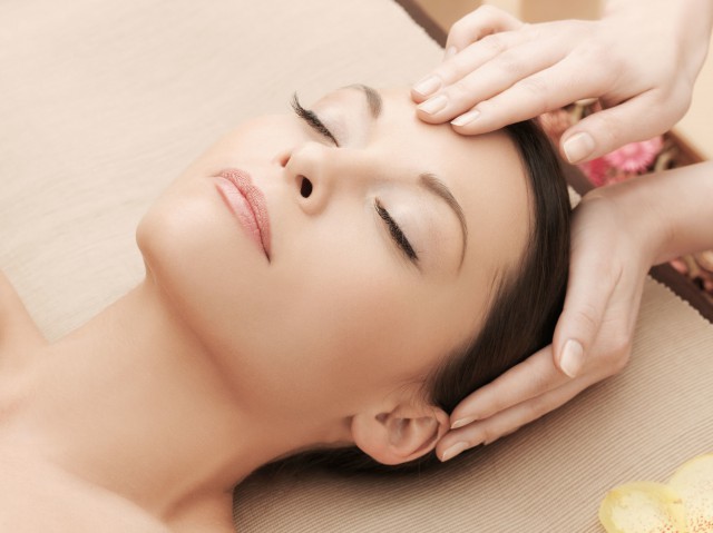 皮肤皱纹多怎么保养，改善生活习惯拒绝皱纹