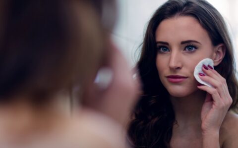 敏感皮肤用什么卸妆好，敏感肌更适合哪种卸妆产品