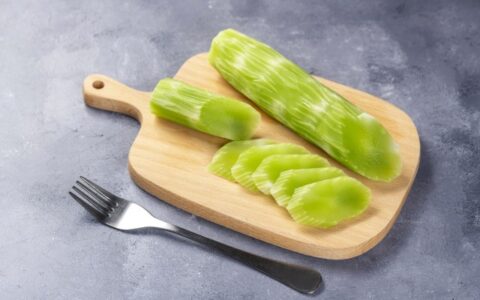 凉拌莴笋怎么做热量低，低热量料理凉拌莴笋做法步骤