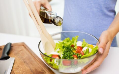 沙拉酱怎么吃热量低，吃沙拉减少热量摄入的小妙招