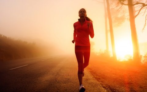 减肥慢跑怎么判断速度，找到适合你的减肥慢跑速度轻松燃脂塑身