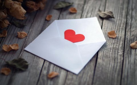 怎么写情书给女朋友，怎么写信给女朋友表达很爱她