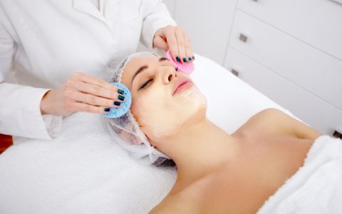 毛孔粗大怎么修复，脸上毛孔粗大怎么有效缩小？