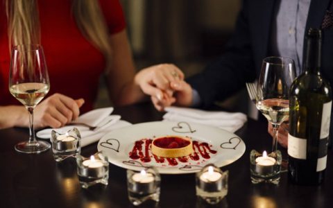 怎么给女朋友安全感，成就幸福爱情的关键如何给女朋友带来安全感？