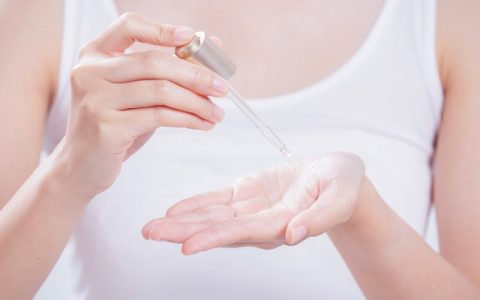 油性皮肤可以用精华液吗，油皮适合用精华液吗