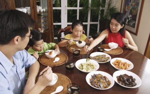 不吃晚饭能减肥吗，了解利弊并适度调整饮食习惯